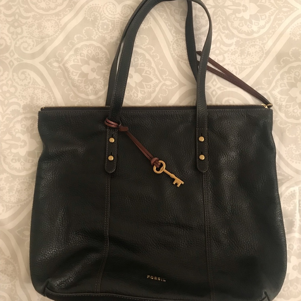 Leather Fossil purse!